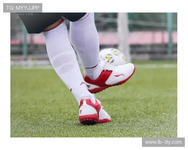 新手足球装备真人试穿全方位体验与实战感受分享指南详解全程亮点 新手足球装备真人试穿全方位体验与实战感受分享指南详解全程亮点