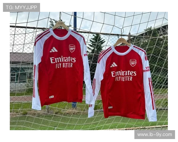 长袖足球衣时尚搭配解析：如何在运动与潮流间找到完美平衡